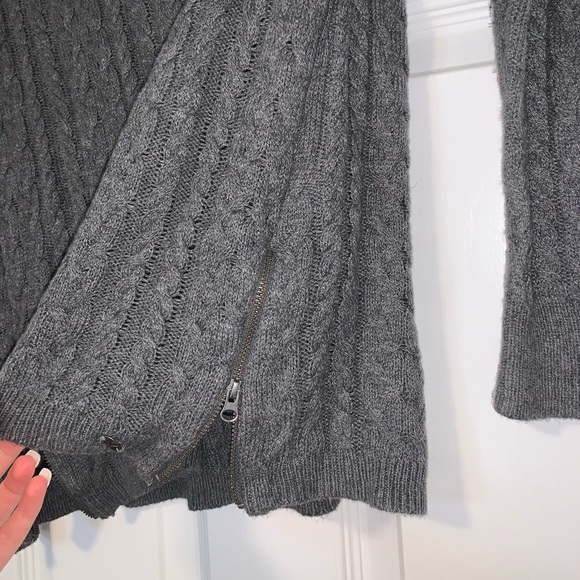 American Eagle Sweater - Picture 2 of 2